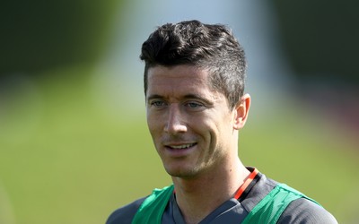 香蕉体育动态-佛得角更衣室祈祷画面